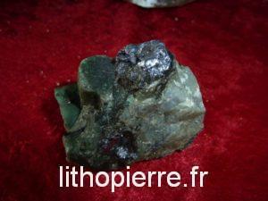 Emeraude dans sa gangue