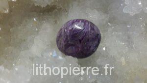 pierre roulée de charoite