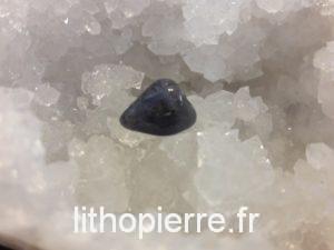 Pierre roulée de cordierite