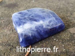 Pierre roulée en sodalite