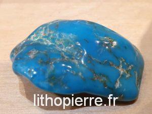 Pierre roulée en turquoise