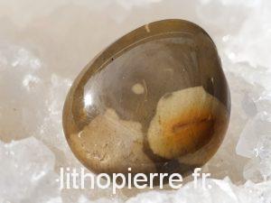 pierre percée en mokaite