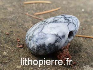 pierre percee de pinolithe