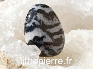 pierre de jaspe noir et blanc