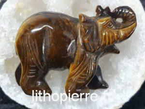 Sculpture en pierre d'un éléphant en oeil du tigre